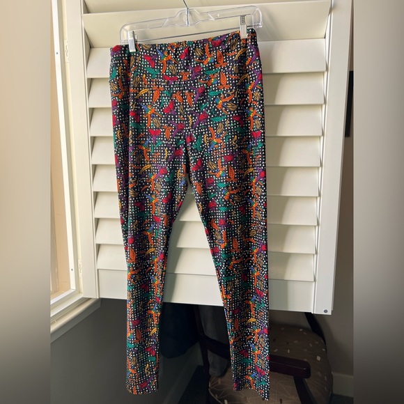 Lula Roe - Beautiful - Warm - Soft - Leggings  APPROX WAIST 16” LENGTH 39” - Picture 3 of 5